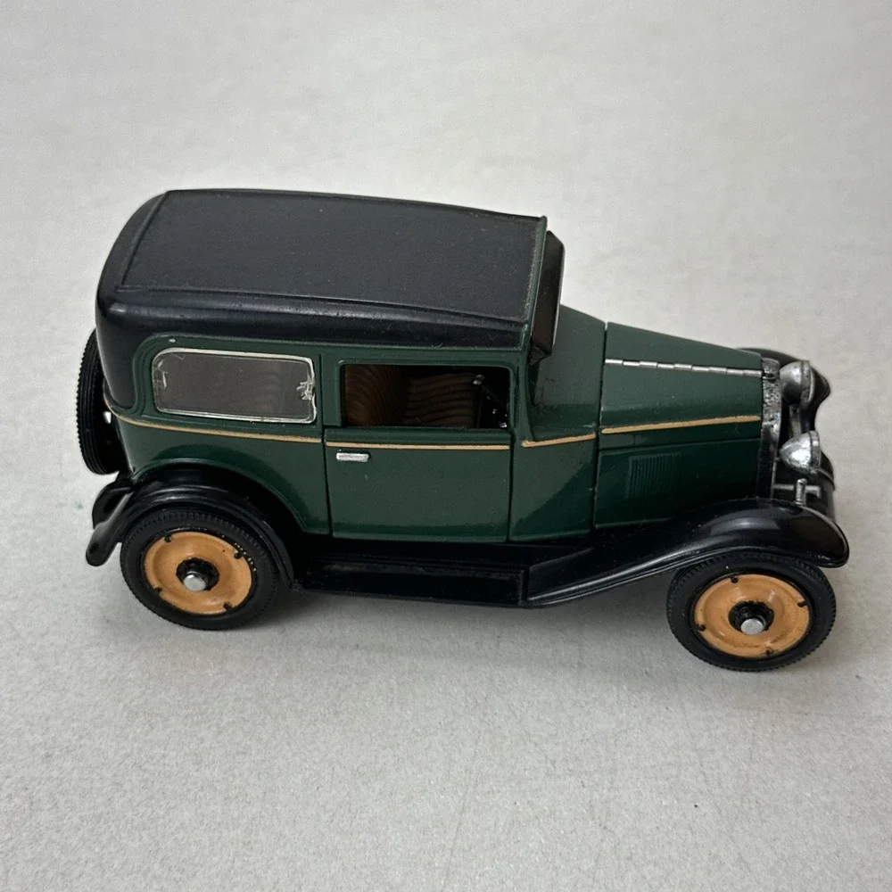 1930 Chevy Coach National Motor Museum Die Cast 1:32 Green Loose
